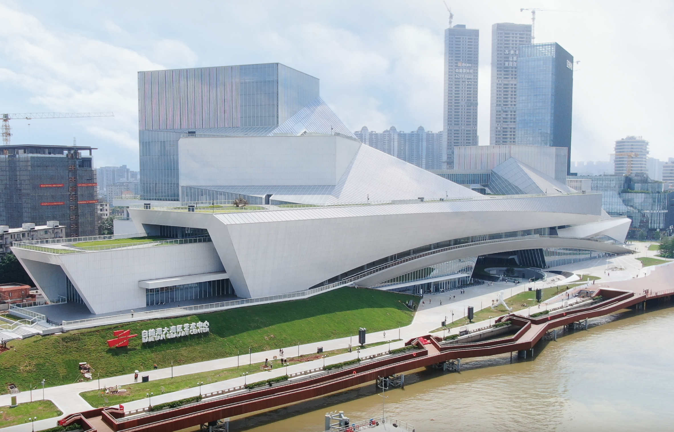 LEOX建业显仕助力广州新地标：白鹅潭大湾区艺术中心| 启航2024艺术巨轮